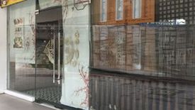 Shophouse for rent in Urdaneta, Metro Manila near MRT-3 Buendia