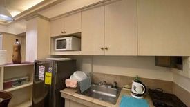 1 Bedroom Condo for rent in Urdaneta, Metro Manila near MRT-3 Buendia