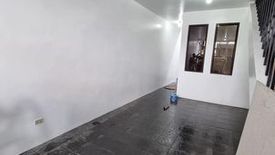 4 Bedroom Townhouse for rent in Highway Hills, Metro Manila near MRT-3 Shaw Boulevard