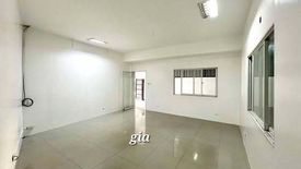 Warehouse / Factory for rent in Urdaneta, Metro Manila near MRT-3 Buendia