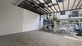 3 Bedroom House for sale in Moonwalk, Metro Manila