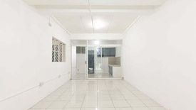 Shophouse for rent in Urdaneta, Metro Manila near MRT-3 Buendia