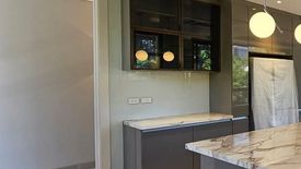 3 Bedroom Townhouse for rent in San Lorenzo, Metro Manila near MRT-3 Ayala