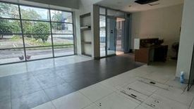 Shophouse for rent in Pio Del Pilar, Metro Manila