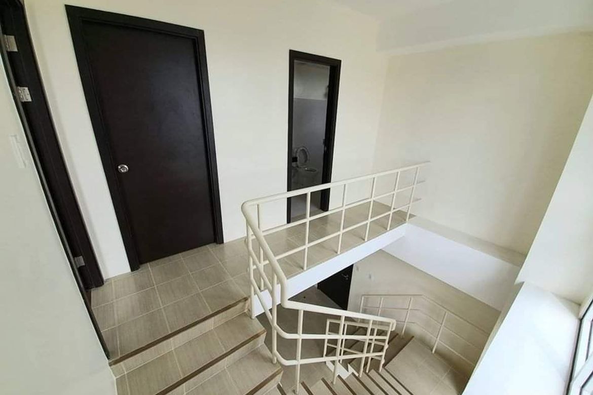 For Sale: Bi Level Unit Penthouse Along C5 Road Pasig near BGC