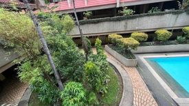 2 Bedroom Townhouse for rent in San Lorenzo, Metro Manila near MRT-3 Ayala