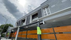 5 Bedroom Townhouse for sale in Fairview, Metro Manila