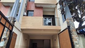 4 Bedroom Townhouse for sale in Kamuning, Metro Manila near MRT-3 Kamuning