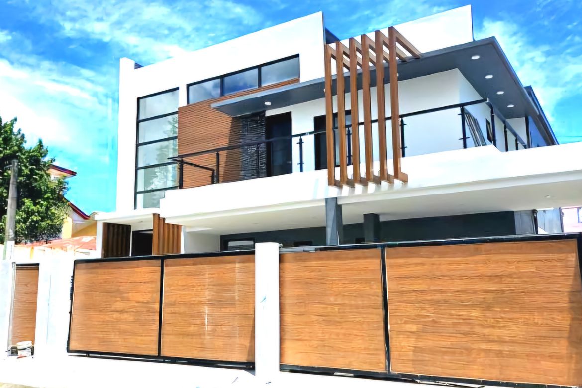 For Sale: Brand New Modern House With Swimming Pool in BF Homes Parañaque