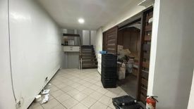 5 Bedroom House for rent in West Triangle, Metro Manila near MRT-3 Quezon Avenue