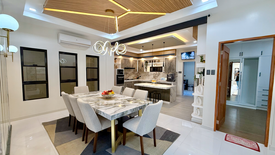 5 Bedroom Townhouse for sale in Talon Dos, Metro Manila