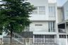 4 Bedroom House for sale in Wiyung, East Java