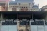 5 Bedroom House for sale in Krian, East Java