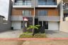5 Bedroom House for sale in Sukajadi, West Java