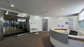 Office for rent in Urdaneta, Metro Manila near MRT-3 Buendia