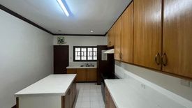 3 Bedroom House for rent in San Lorenzo, Metro Manila near MRT-3 Ayala