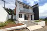 4 Bedroom House for sale in Sukajadi, West Java