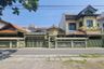 Rumah dijual dengan 4 kamar tidur di Laweyan, Jawa Tengah