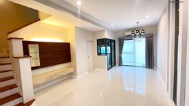 3 Bedroom Townhouse for sale in The Metro Pattanakarn - Srinakarin, Prawet, Bangkok