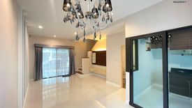 3 Bedroom Townhouse for sale in The Metro Pattanakarn - Srinakarin, Prawet, Bangkok