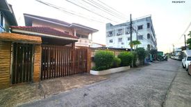 5 Bedroom Townhouse for sale in Nong Khang Phlu, Bangkok