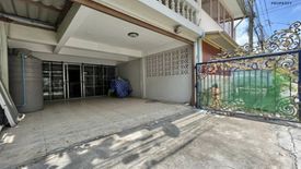 3 Bedroom Townhouse for sale in Bang Chak, Bangkok