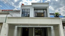 3 Bedroom Townhouse for sale in Phra Khanong Nuea, Bangkok