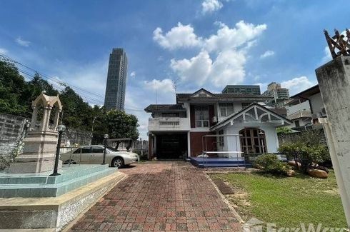 3 Bedroom House for sale in Khlong Tan Nuea, Bangkok