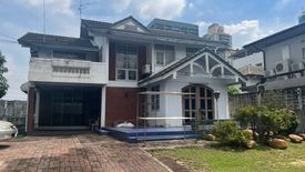 3 Bedroom House for sale in Khlong Tan Nuea, Bangkok