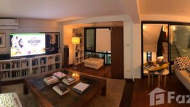 3 Bedroom Townhouse for sale in Khlong Tan Nuea, Bangkok