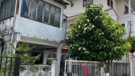 2 Bedroom Townhouse for rent in Phlapphla, Bangkok