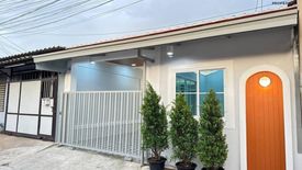 3 Bedroom Townhouse for sale in Bang Khu Rat, Nonthaburi