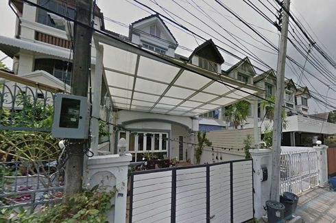 5 Bedroom Townhouse for rent in Khlong Tan Nuea, Bangkok