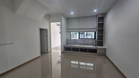 3 Bedroom Townhouse for sale in Timehome 62, Dokmai, Bangkok