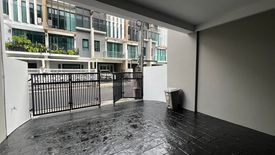 3 Bedroom Townhouse for Sale or Rent in Phra Khanong, Bangkok near BTS On Nut