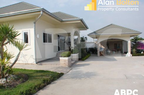 2 Bedroom House for sale in Na Kluea, Chonburi