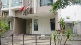 3 Bedroom Townhouse for sale in Khlong Chet, Pathum Thani