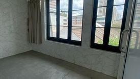 Townhouse for Sale or Rent in Khlong Tan Nuea, Bangkok near BTS Phrom Phong