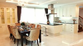 4 Bedroom Condo for rent in Khlong Tan Nuea, Bangkok near BTS Phrom Phong