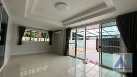 5 Bedroom House for sale in Phra Khanong, Bangkok near BTS Ekkamai