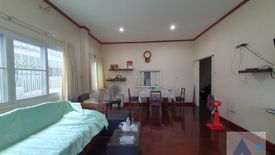 4 Bedroom House for sale in Phra Khanong, Bangkok near BTS Ekkamai