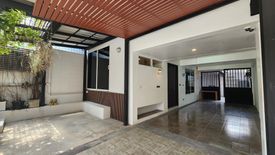 3 Bedroom Townhouse for sale in Chantra Niwet Village, Yan Nawa, Bangkok