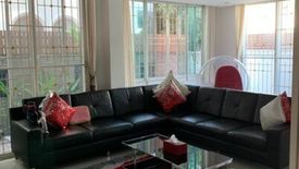 4 Bedroom House for sale in Din Daeng, Bangkok near MRT Thailand Cultural Centre