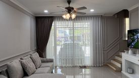 4 Bedroom Townhouse for sale in Nong Khang Phlu, Bangkok