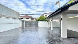 4 Bedroom House for sale in Bang Lamphu Lang, Bangkok near BTS Krung Thon Buri