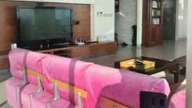 3 Bedroom Condo for sale in Bang Lamphu Lang, Bangkok