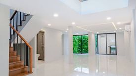 3 Bedroom House for sale in Khlong Tan Nuea, Bangkok