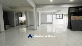 4 Bedroom House for sale in Phra Khanong, Bangkok near BTS Phra Khanong