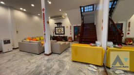 4 Bedroom House for sale in Phra Khanong, Bangkok near BTS Ekkamai