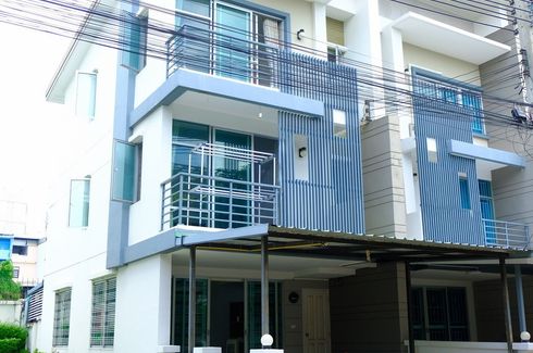 3 Bedroom Townhouse for sale in Thung Khru, Bangkok